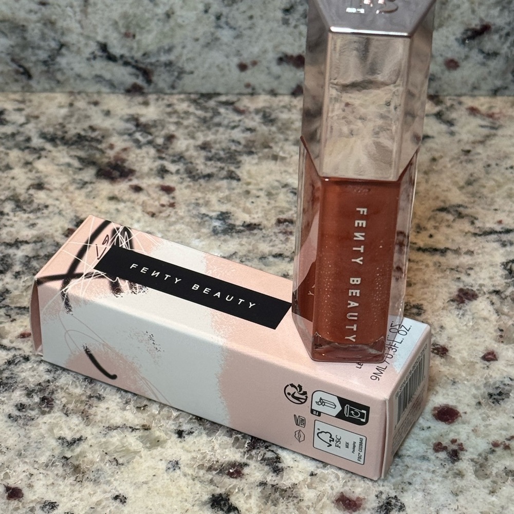 Fenty Glow Gloss Bomb - Picture 2 of 8